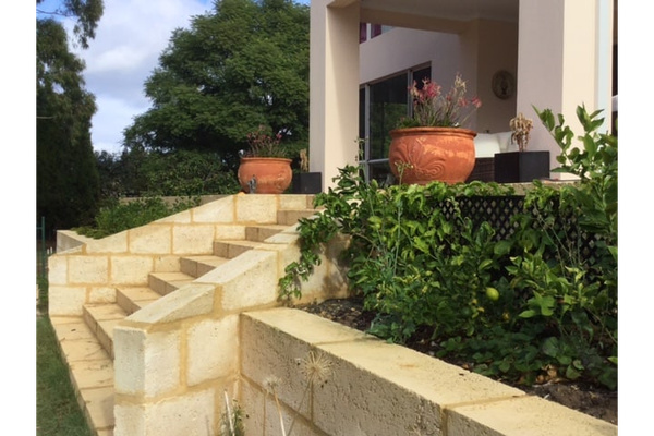 Limestone Wall Co logo